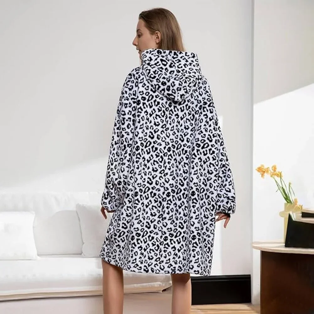 NWT Oversized Wearable Blanket Hoodie - Picture 4 of 6